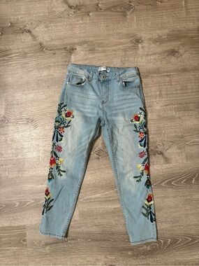 Embroidered Light Blue Ankle Jeans - Floral Side Detail